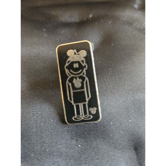 Disney Pin 64833 Hidden Mickey Series III Mom With Mouse Ears Decal Chalk Board - Picture 1 of 2